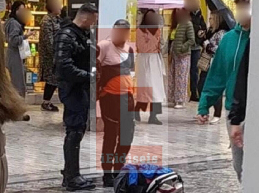 Φωτογραφία ντοκουμέντο: Η στιγμή της σύλληψης του άνδρα που μαχαίρωσε γυναίκα στην Ερμού