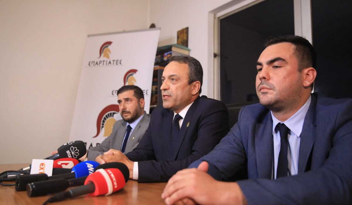 Οι «Σπαρτιάτες», μια νέα Χρυσή Αυγή με φερετζέ