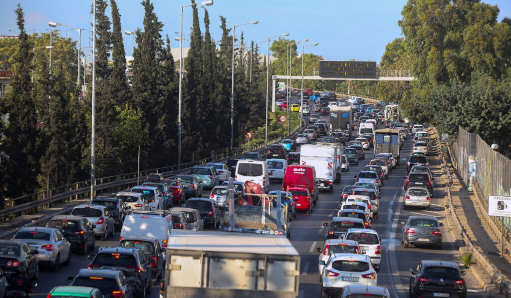 Κίνηση στους δρόμους: Τα δύσκολα σημεία σε Κηφισό και Αττική Οδό