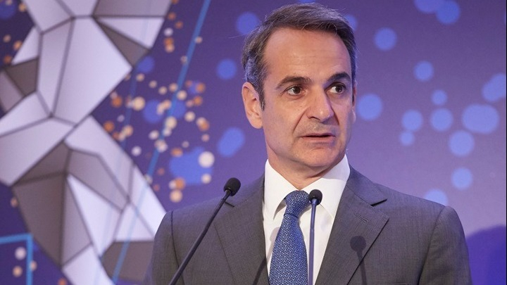 Ο Μητσοτάκης πάει τους βουλευτές της ΝΔ για… μασάζ στην παραλία
