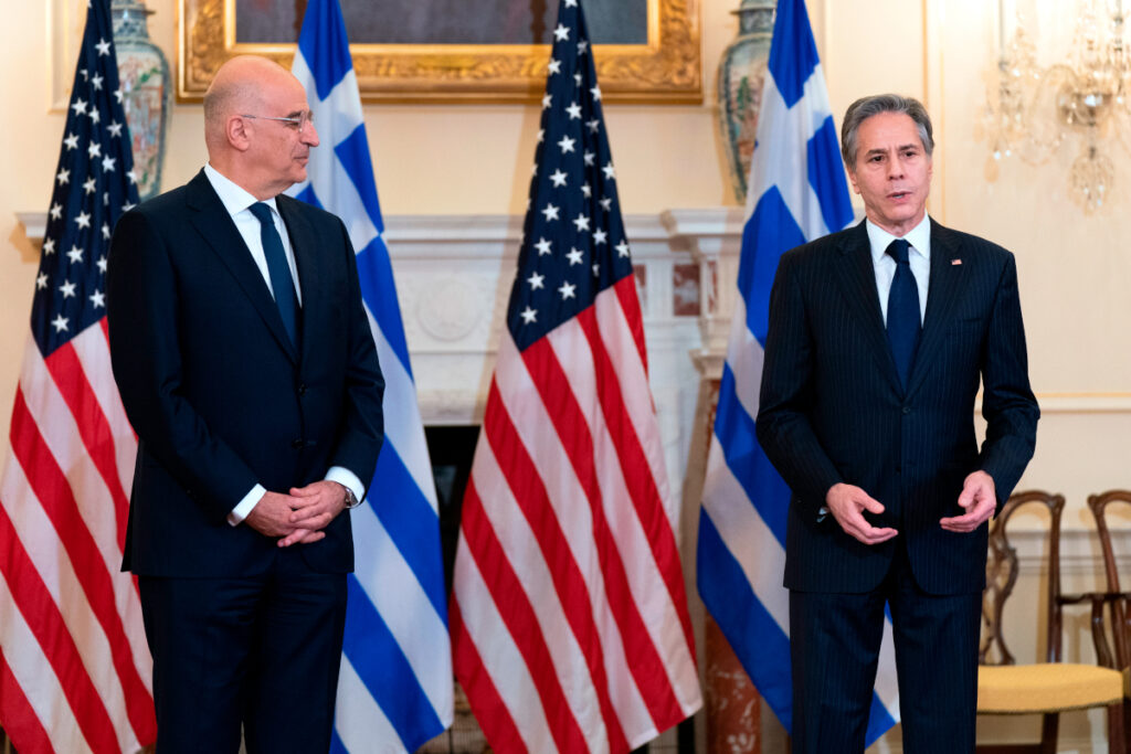 Με πυρετό ο Νίκος Δένδιας – Δεν θα παραστεί στο δείπνο για τον Μπλίνκεν