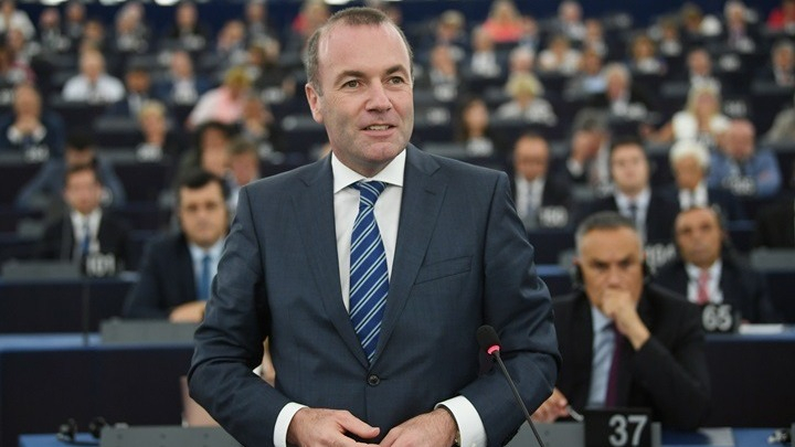 Βέμπερ: Ο «άξονας Μακρόν – Όρμπαν» μου στέρησε την προεδρία της Κομισιόν