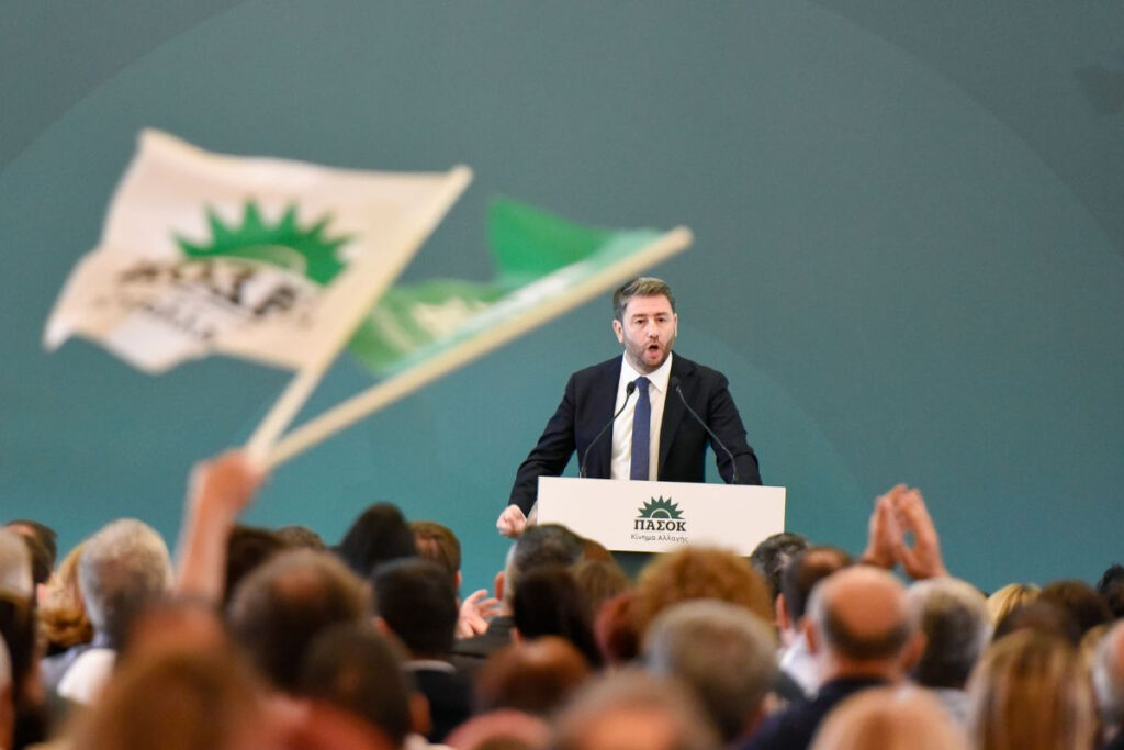 Χαμηλά τη μπάλα το ΠΑΣΟΚ, μιλάει για αξιόπιστη αντιπολίτευση και όχι (ακόμα) για αξιωματική…