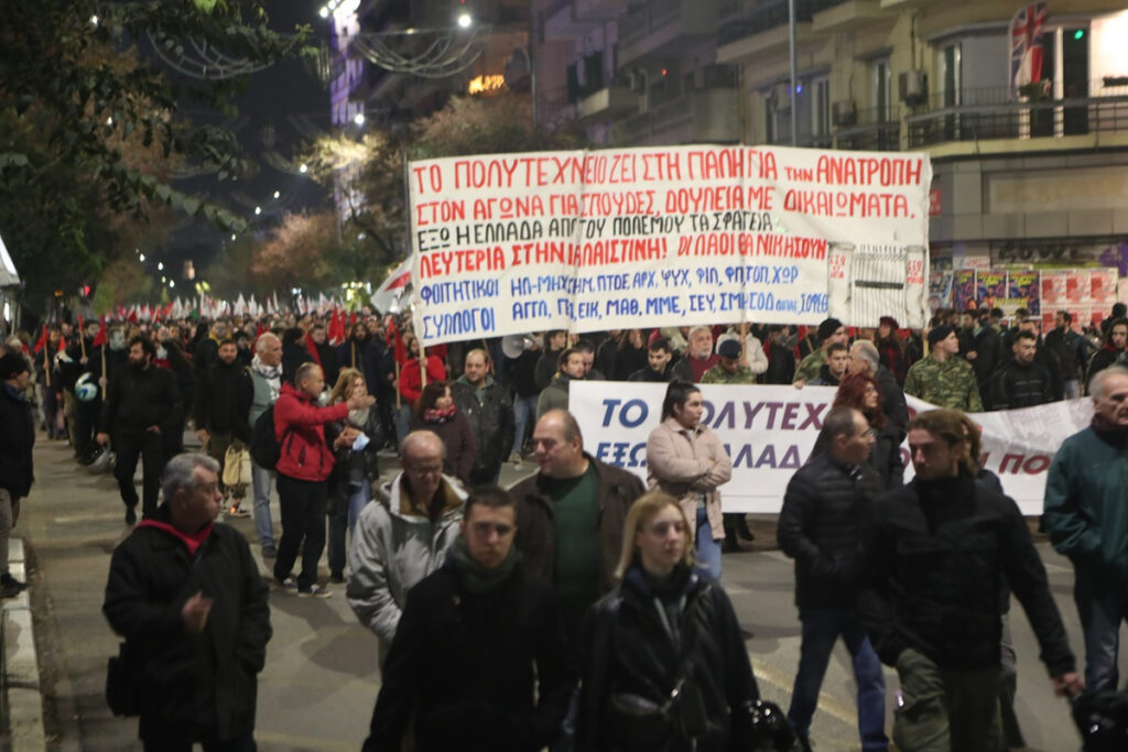 Θεσσαλονίκη: Χιλιάδες κόσμου στις μαζικές πορείες για το Πολυτεχνείο