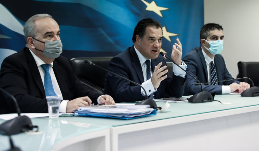 Τρία νομοσχέδια για την ενίσχυση των επενδύσεων και της ανάπτυξης κατατίθενται στη Βουλή