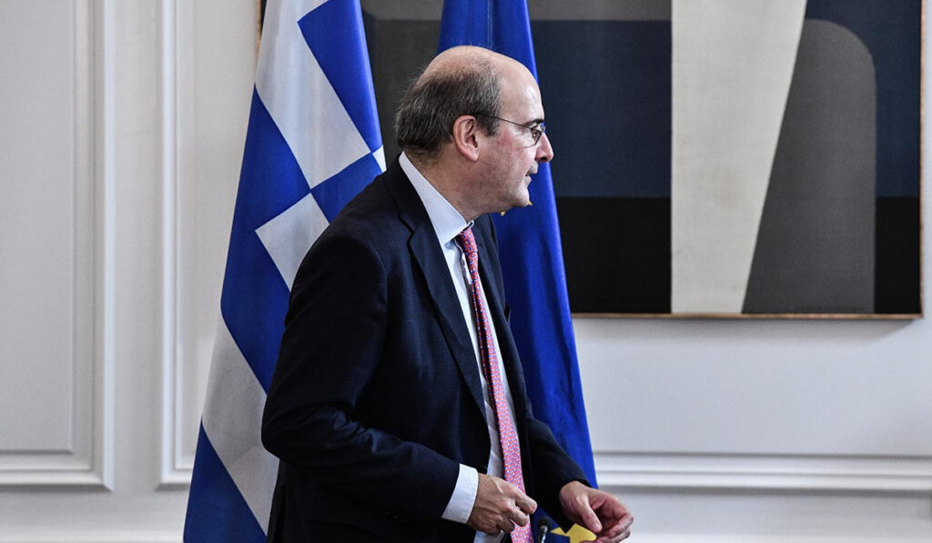 Παραγραφές χρεών κι αύξηση των δόσεων ρύθμισης οφειλών προς τον ΕΦΚΑ προανήγγειλε ο Χατζηδάκης