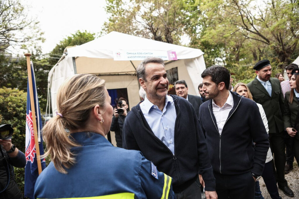 Οι εξορμήσεις του πρωθυπουργού σε περιοχές «S.O.S» για τη ΝΔ