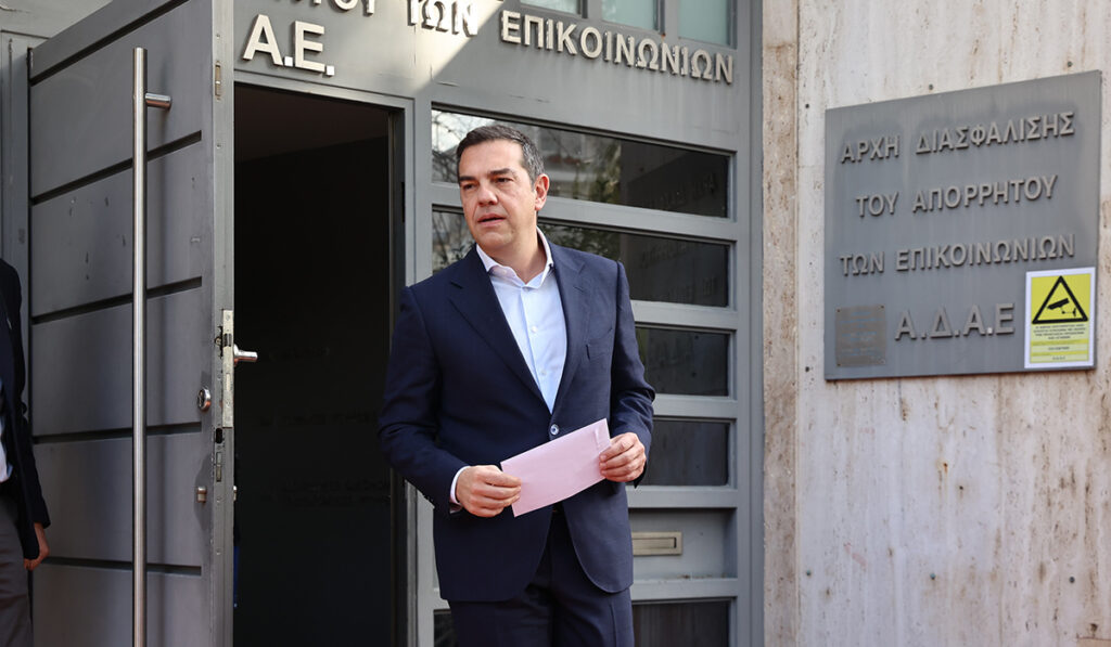 Ο φάκελος του Τσίπρα «μιλάει» γι’ αυτούς που άκουγαν