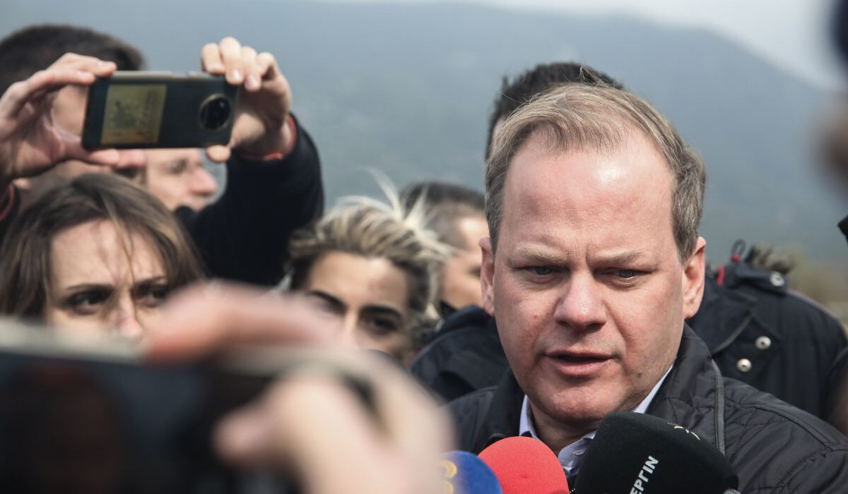 Έπος Καραμανλή: «Έκανα ο,τι μπορούσα – Δεν αποχωρώ» – Τον στηρίζει ο μπαμπάς του και του φταίνε τα πρωτοσέλιδα και ο… ΣΥΡΙΖΑ