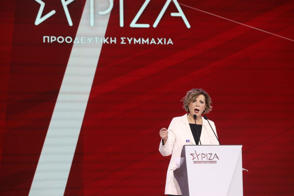 Συνέδριο ΣΥΡΙΖΑ – Γεροβασίλη: «Δηλώνω παρούσα», Κασσελάκης: «Γρήγορα εκλογές στις 10 Μαρτίου»