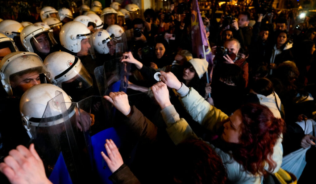 Κωνσταντινούπολη: Η αστυνομία έριξε σπρέι πιπεριού σε πορεία για την Ημέρα της Γυναίκας