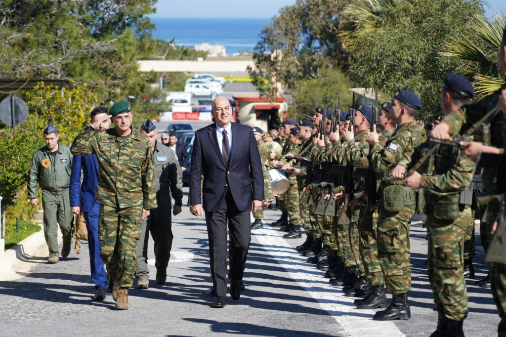 Δένδιας: Να δημιουργήσουμε έναν στρατό με άξια στελέχη που θα συμπληρώνονται από εκπαιδευμένους εφέδρους