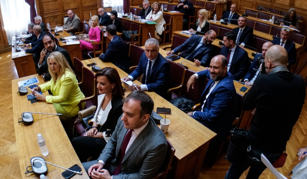 Υποκλοπές: Με «κλειστά φώτα» η Εξεταστική – «Πόλεμος» για τα πρακτικά