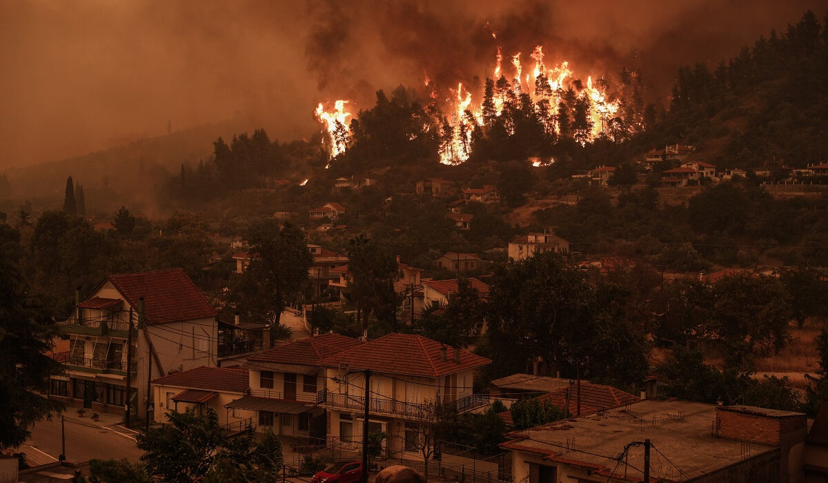 Φωτιά στην Εύβοια: Ξέσπασε ο περιφερειάρχης κατά της κυβέρνησης – Υπήρξε εντολή μη κατάσβεσης
