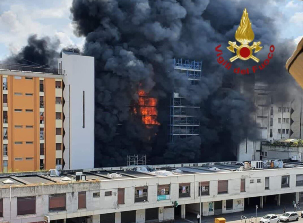 Ρώμη: Μεγάλη φωτιά σε κτήριο κατοικιών – 7 τραυματίες από την έκρηξη