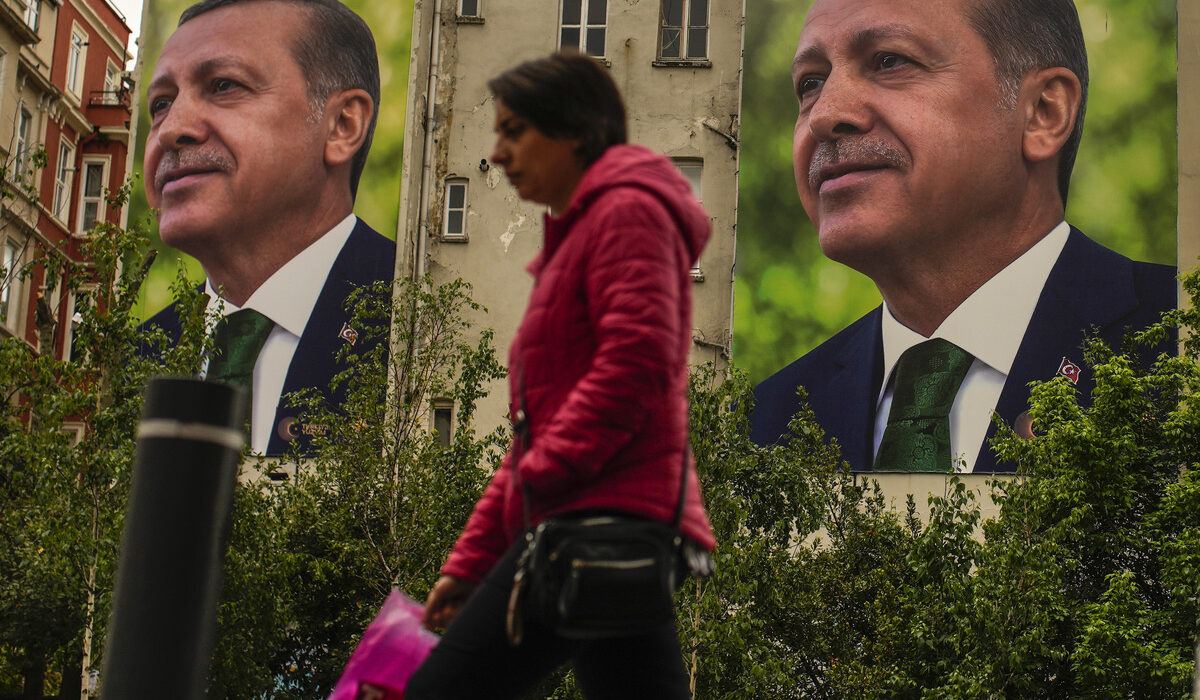 Εκλογές Τουρκία: Γιατί η νίκη Ερντογάν βαθαίνει την οικονομική κρίση – Ανάλυση Guardian