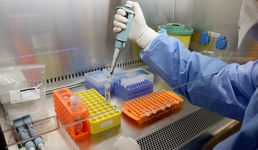 AstraZeneca: Ο συνδυασμός με Pfizer και Moderna – Οι παρενέργειες της τρίτης δόσης