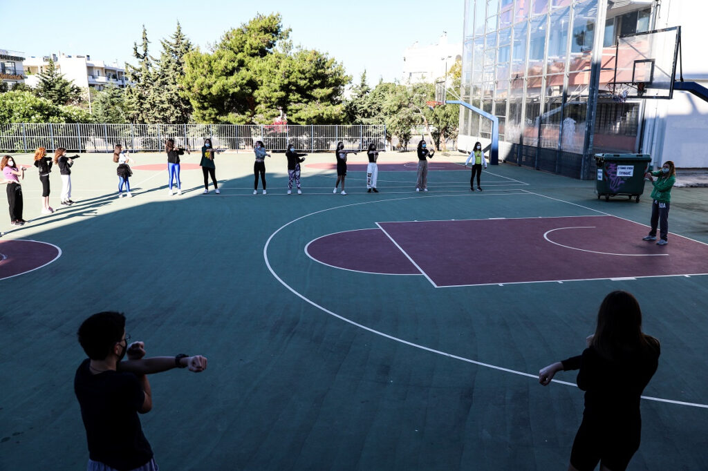Κορονοϊός – άνοιγμα σχολείων: Η πορεία των κρουσμάτων στα παιδιά ηλικίας 4-18 ετών
