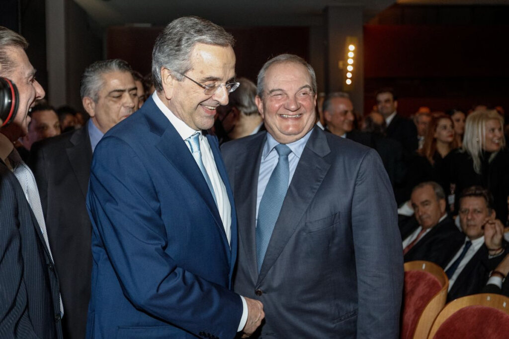 Το SMS Σαμαρά στον Καραμανλή – Τι έγραφε