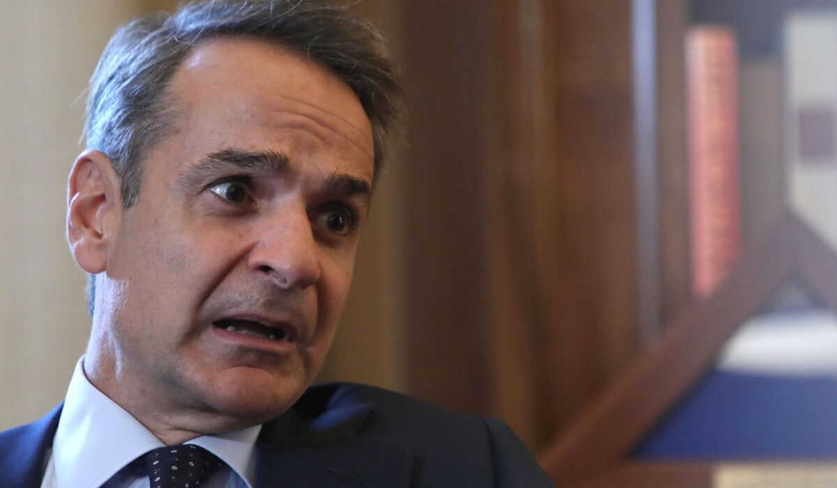 Ψηλά τα χέρια: Επιλογές Μητσοτάκη χωρίς αρχή, μέση και τέλος