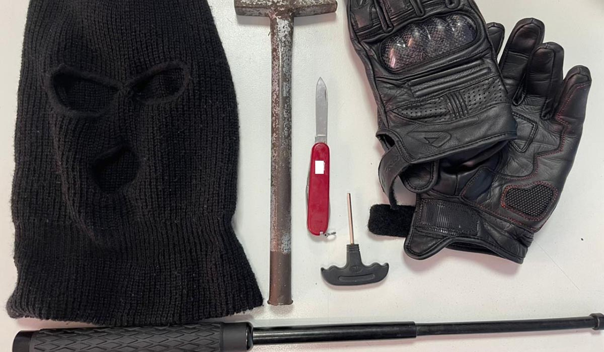 Χειροπέδες σε 16χρονο ληστή – Συνελήφθη στη Γλυφάδα