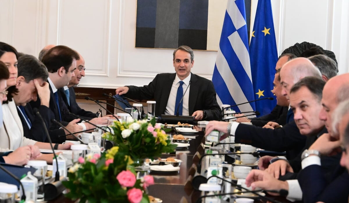 «Ιστορία τελειωμένη, ιστορία χωρίς τελειωμό» για την κυβέρνηση η τραγωδία των Τεμπών