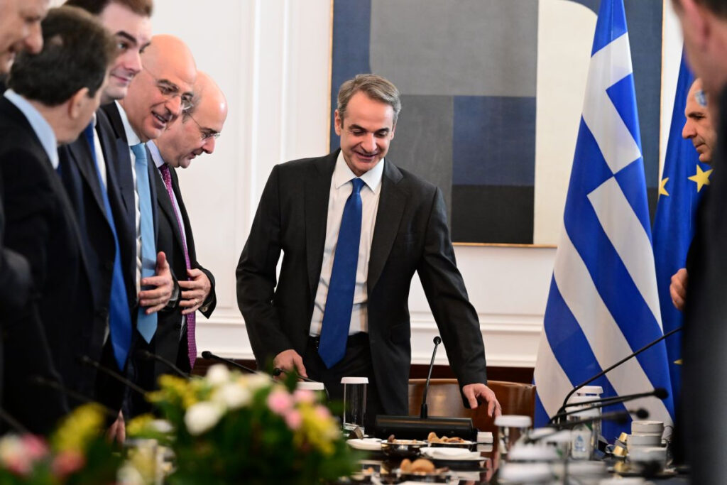 Αλλάζουν τα «τροπάρια» για τον ανασχηματισμό