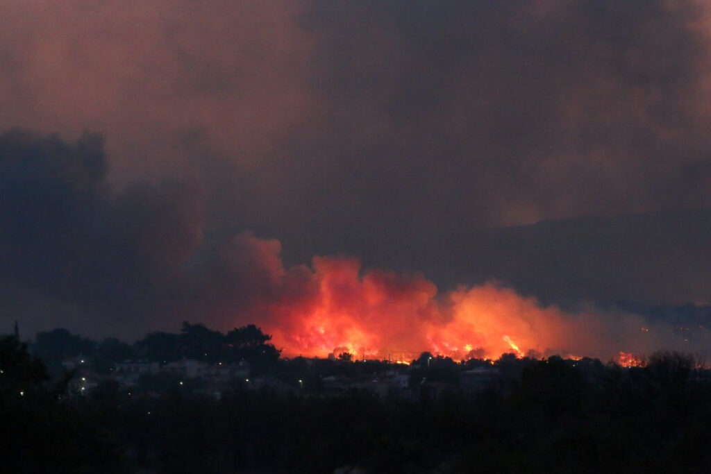 Φωτιά στην Αλεξανδρούπολη: Συνεχίζεται η μάχη με τις φλόγες – Ελπίδα στα εναέρια μέσα