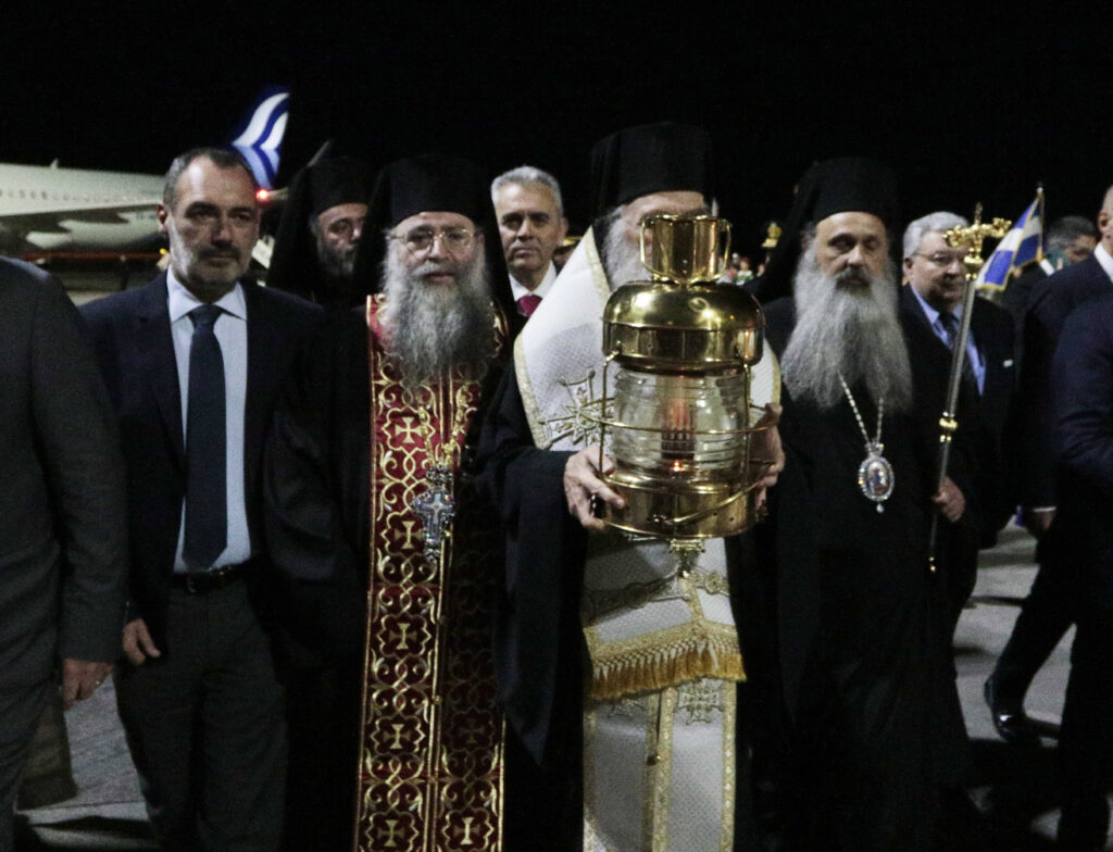 «Ομάδα κρούσης» για να μεταφερθεί το Άγιο Φως από τα Ιεροσόλυμα