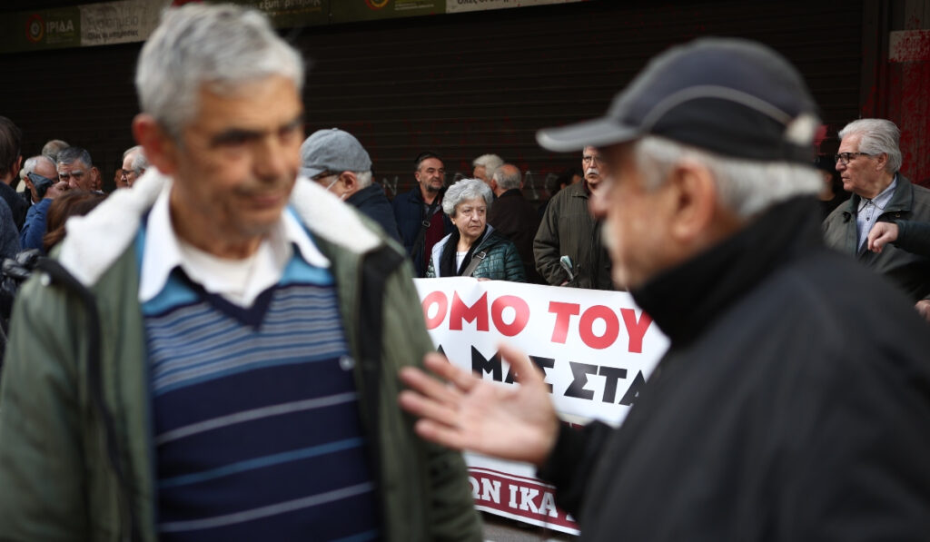 Ασφαλιστικό: Οι νέες αυξήσεις και άλλα 10… περιφερειακά μέτρα – Απουσιάζουν τα δύσκολα