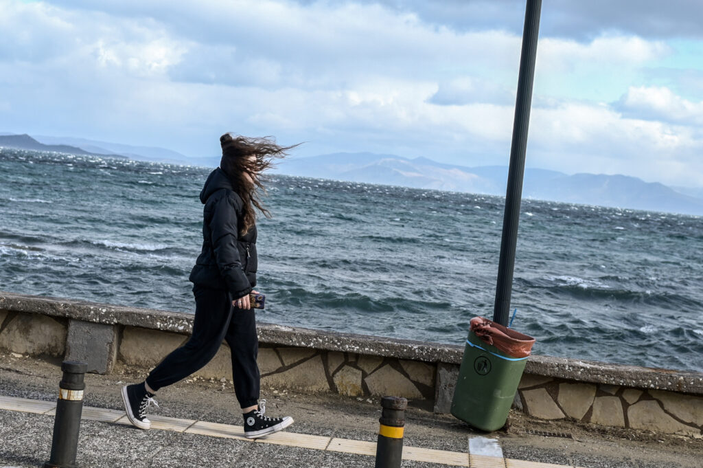 Εντυπωσιακή βουτιά της θερμοκρασίας στη Θεσσαλονίκη – Έπεσε 10 βαθμούς σε 2 ώρες