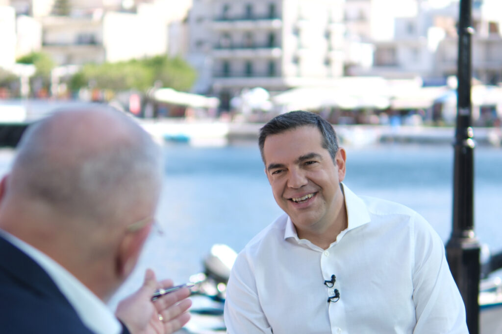 Τσίπρας: Υποκριτής ο Μητσοτάκης – Παίζει επικίνδυνα παιχνίδια με τα εθνικά θέματα