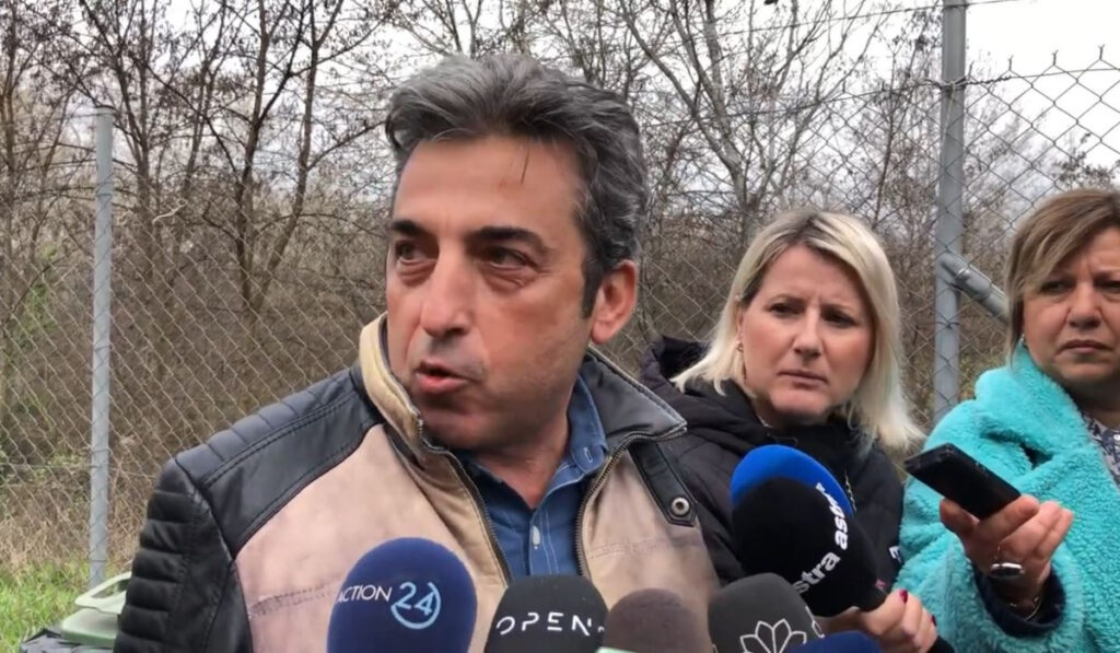 Τέμπη: Αναζητά τον 26χρονο γιο του – «Να το χαίρονται το τρενάκι του τρόμου, δεν έχουμε ενημέρωση»