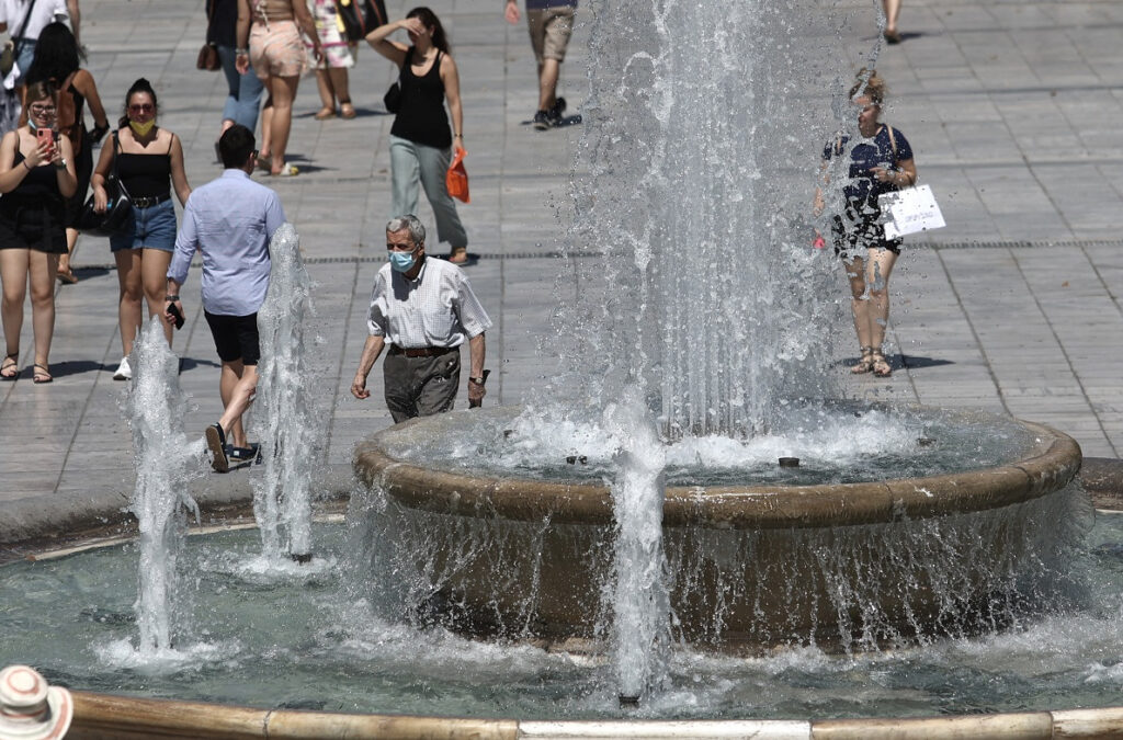 Συναγερμός για την πανδημία: 30.588 κρούσματα σήμερα με 5.022 επαναλοιμώξεις