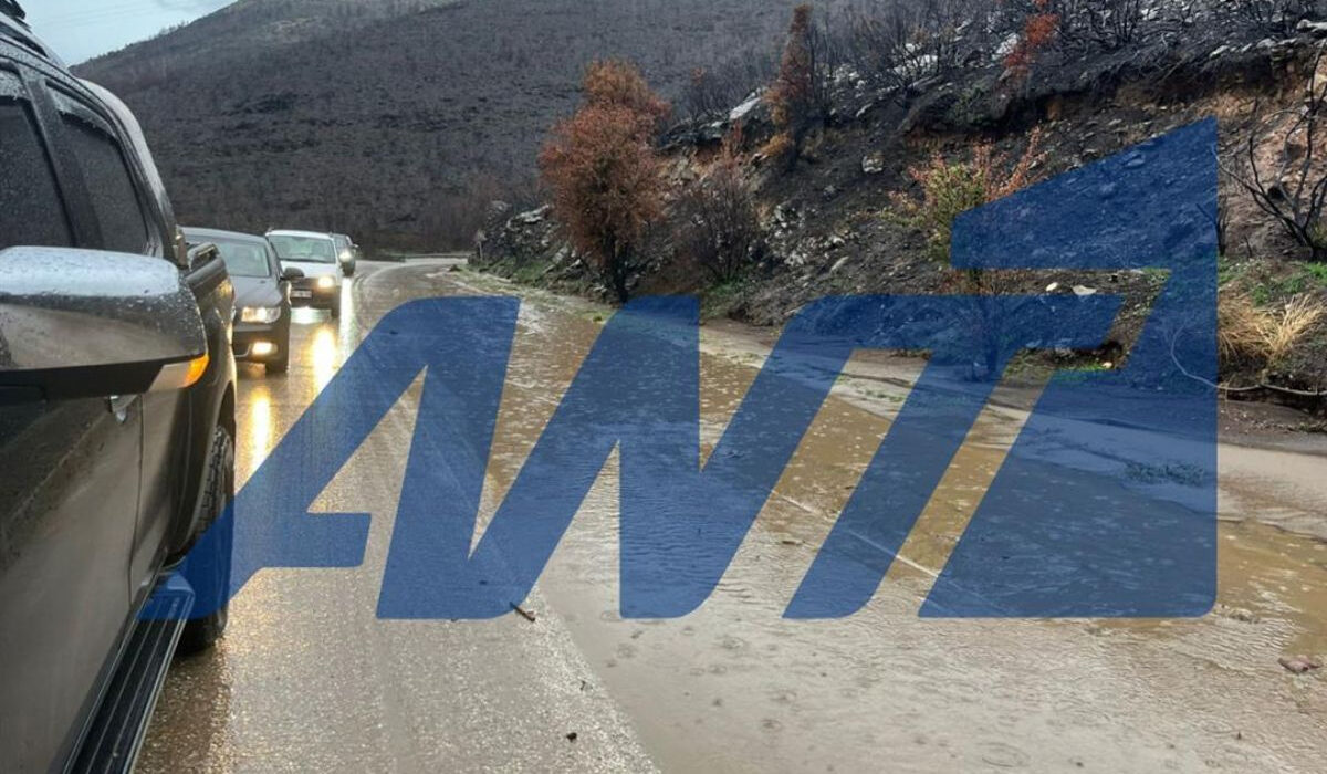 Κατολίσθηση στη Λ. Διονύσου από την κακοκαιρία – Εγκλωβισμένοι οδηγοί