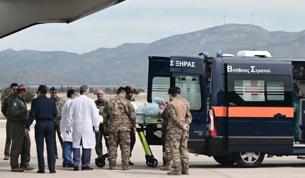 Σουδάν: Πολύωρα χειρουργεία για τους Έλληνες τραυματίες – Διασωληνωμένος ο ένας