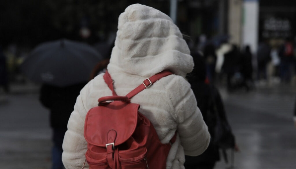 Κακοκαιρία: Και τώρα πολικές θερμοκρασίες – Κατακόρυφη πτώση τις επόμενες ώρες, οι περιοχές