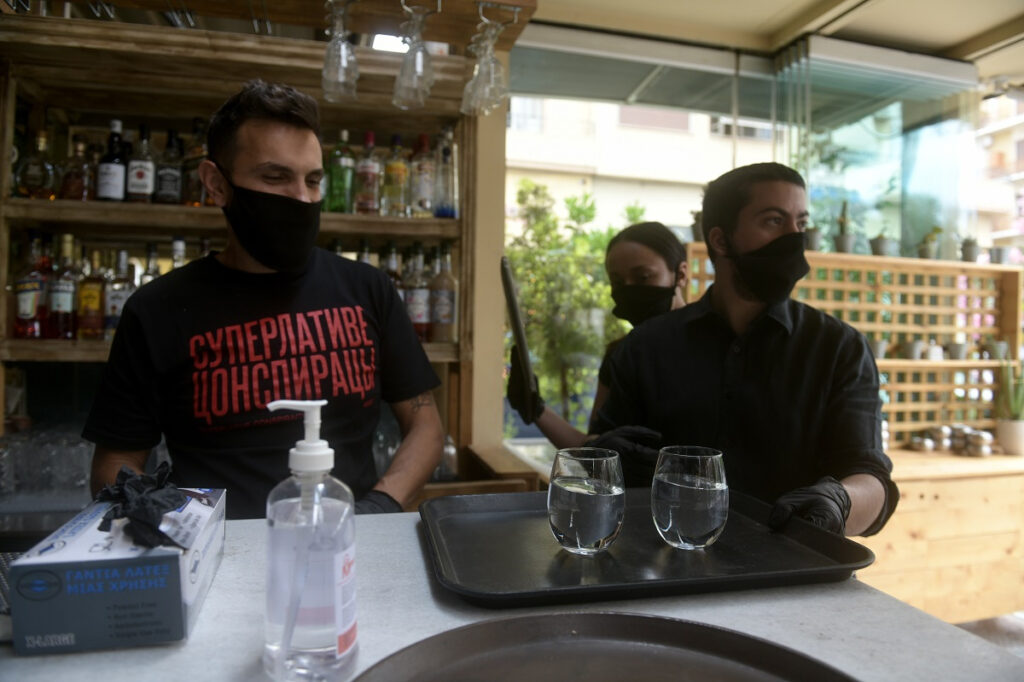 Μάσκα σε όλους τους εσωτερικούς χώρους, η νέα απόφαση