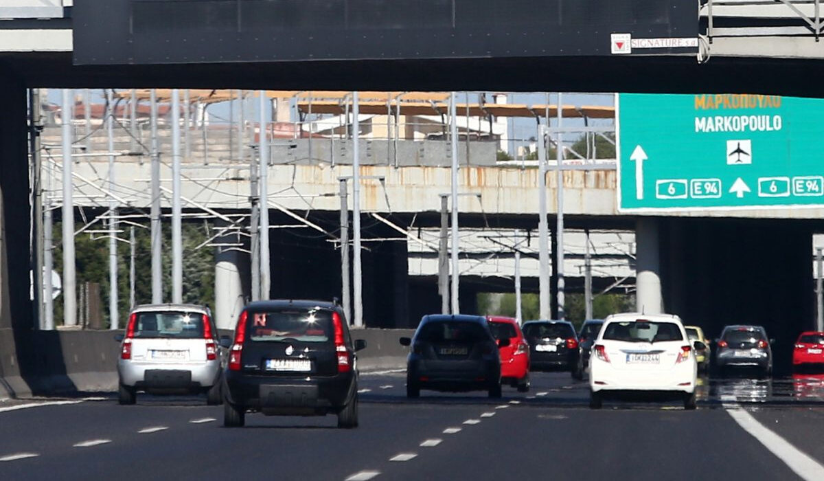 Κίνηση: Στον δρόμο προς την παραλία και την κάλπη – Μποτιλιάρισμα σε παραλιακή και Αττική Οδό