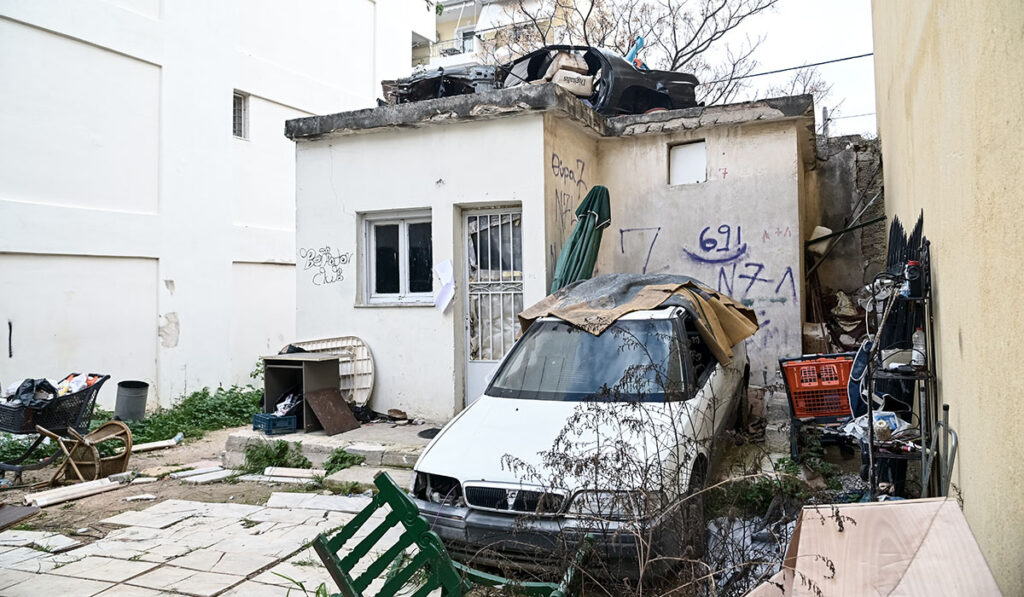 Ομαδικός βιασμός 15χρονου στο Ίλιον: Ένοχα κρίθηκαν τα 8 αγόρια, αθωώθηκαν τα 4 κορίτσια – Οι ποινές