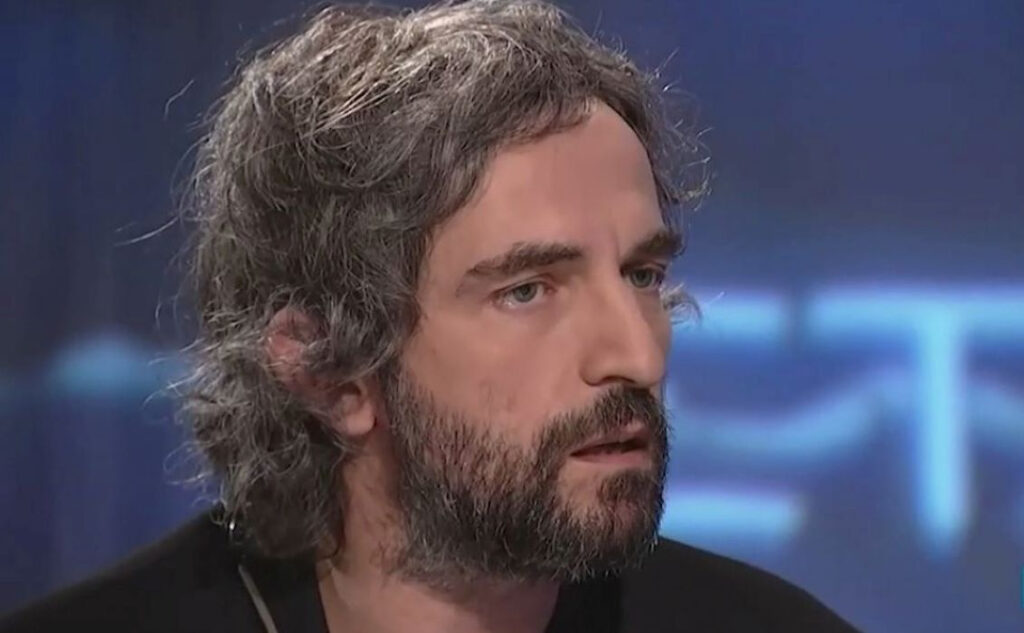 Άρης Σερβετάλης: Ψάχνουν τον ηθοποιό που θα τον αντικαταστήσει στον «Ρινόκερο»