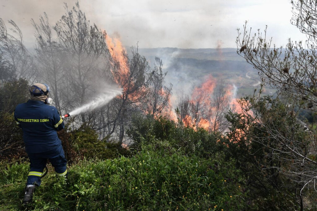 Προσήχθη αλλοδαπός για εμπρησμό στη Μαλακάσα