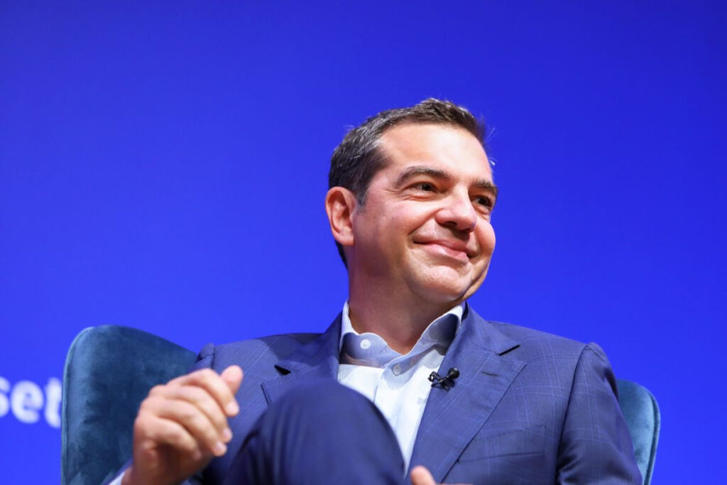 Χιούμορ Τσίπρα σε συνεργάτες του: Μια βδομάδα έλειψα και… ρίξατε την κυβέρνηση!