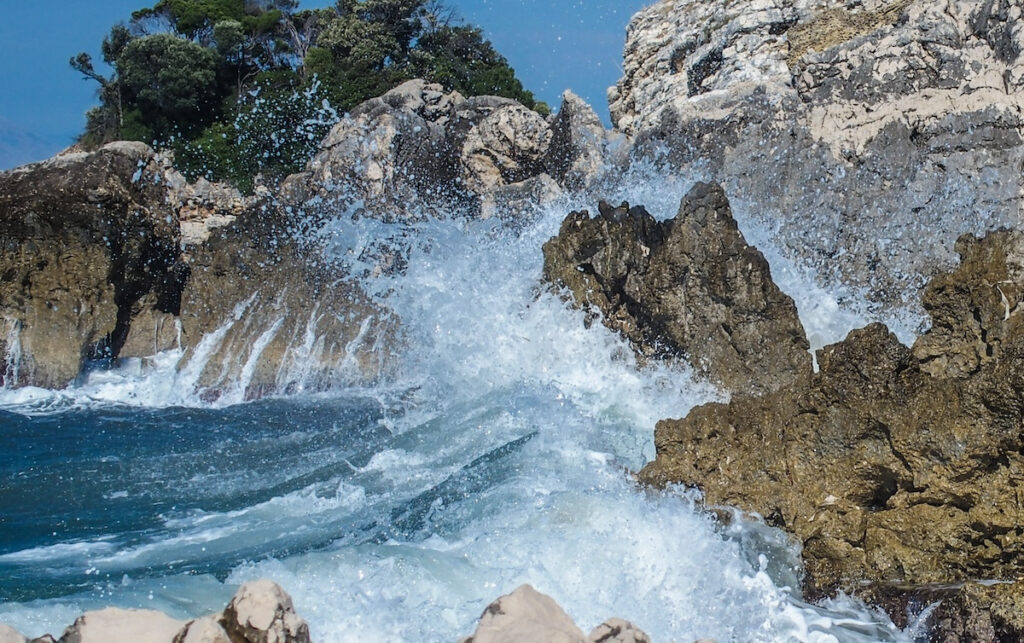 Καιρός: Άνεμοι έως και 8 μποφόρ σήμερα – Οι περιοχές που μπορεί να βρέξει