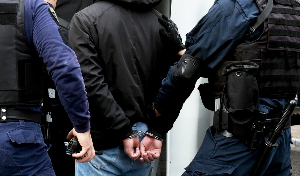 Μαστροπός κρατούσε φυλακισμένες γυναίκες σε διαμέρισμα στην Αχαρνών