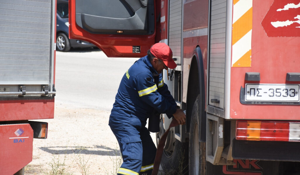 Υπό μερικό έλεγχο η φωτά στη Λαμία