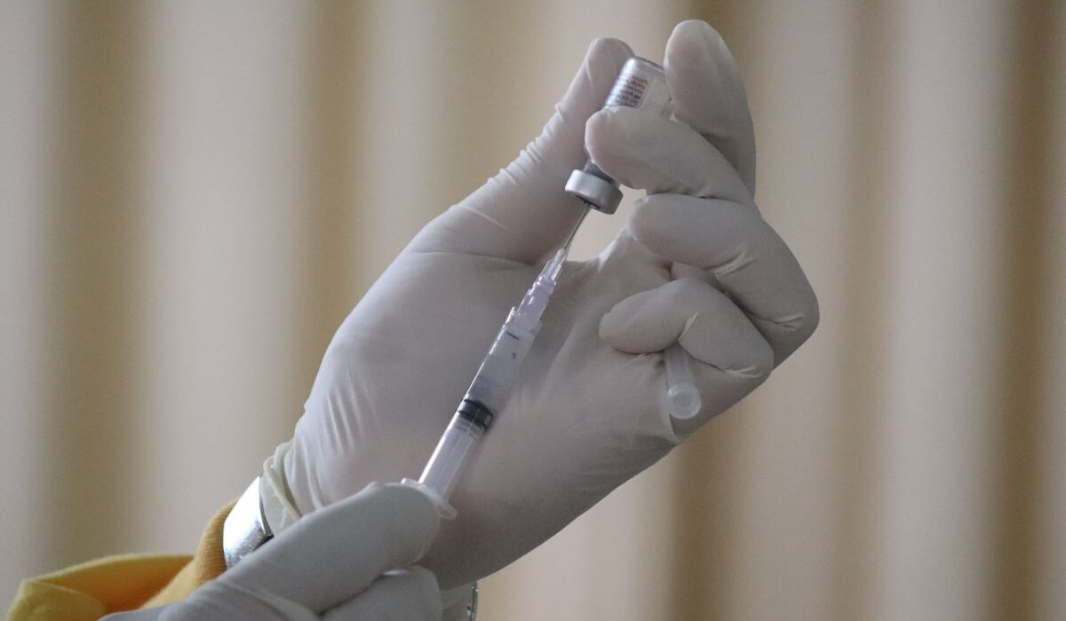Αυτό είναι το εμβόλιο κατά του κορονοϊού με τις περισσότερες παρενέργειες στην Ελλάδα