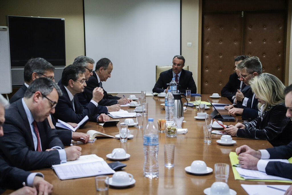 Συμφωνία – κοροϊδία Σταϊκούρα με τραπεζίτες: Δεν «ανακουφίζει» ούτε 30.000 ευάλωτους δανειολήπτες