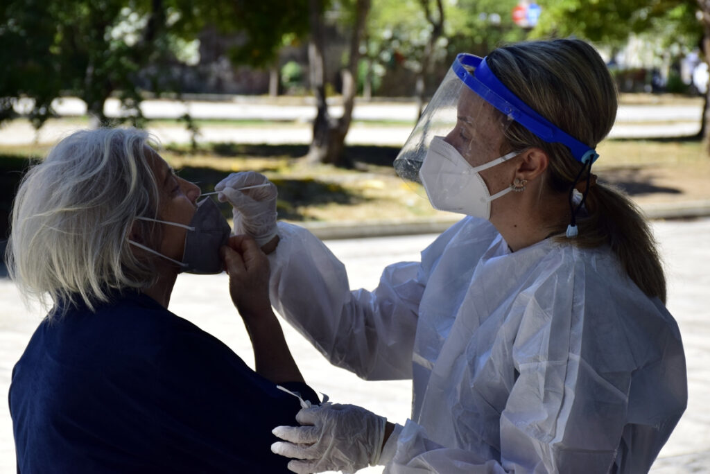 Πρόβλεψη για πάνω από 1.000 κρούσματα ξανά από Σεπτέμβρη