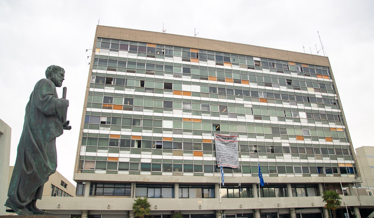 Τέμπη: Μεσίστιες σήμερα οι σημαίες στο Αριστοτέλειο Πανεπιστήμιο Θεσσαλονίκης